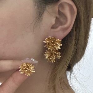 French vintage heavy industry asymmetrical flower earrings fashion temperament high-end sense exaggerated cold wind petal earrings women