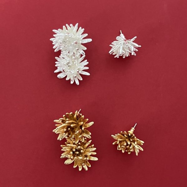 French vintage heavy industry asymmetrical flower earrings fashion temperament high-end sense exaggerated cold wind petal earrings women