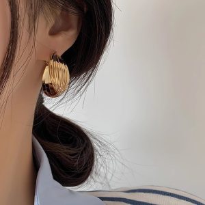 S925 silver needle French vintage metal earrings women's niche design high-end Hong Kong style twisted earrings versatile earrings