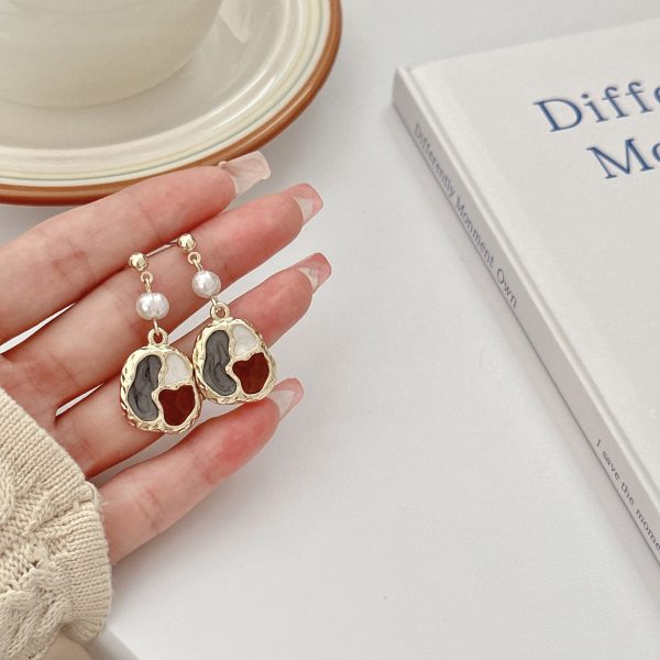Oil painting feeling retro Hong Kong style irregular color blocking baroque pearl earrings women's French niche temperament fashion ear clips