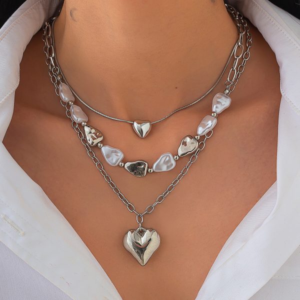 European and American cross-border fashion ins metal love pendant necklace Irregular design imitation pearl stacking necklace women - Image 2