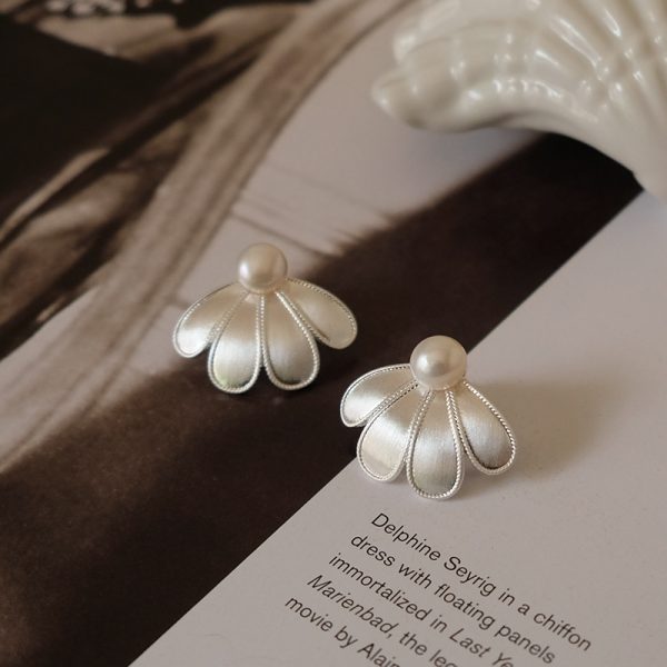 New Chinese style brushed petals, natural pearl buds, earrings, niche and unique 925 silver needles
