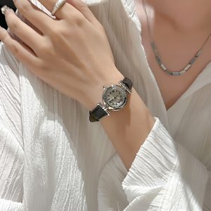 Niche vintage women's watch simple casual belt delicate waterproof student watch French pre-owned small dial watch women