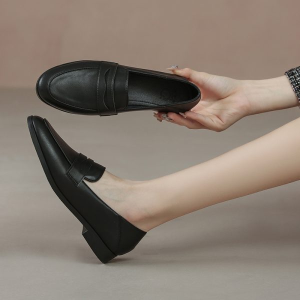 Leather loafers women's flat retro spring and autumn new British soft-soled small leather shoes versatile single shoes - Image 3