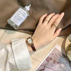 Cross-border popular French retro, exquisite and simple, personalized tonneau quartz watch, nostalgic belt watch for schoolgirls