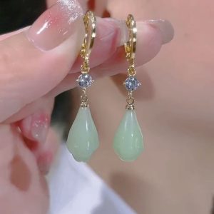New Chinese Retro Elegant Green Magnolia Earrings Earrings 2024 New Simple and Exquisite Versatile Earrings Earrings