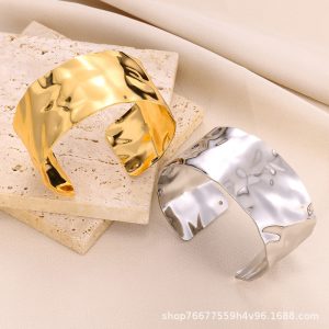 Cross-border European and American metal bracelets can be adjusted gold bracelets, women's exaggerated sense of luxury, open wide bracelets, and sent on behalf of others