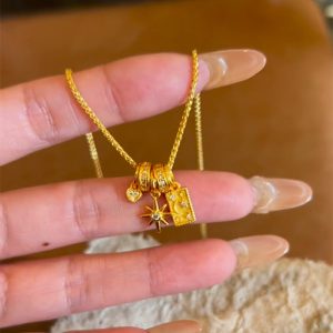 Little Red Book's popular star and moon mythical necklace female sunflower embellished little star DIY moonlight brand heart-shaped pendant