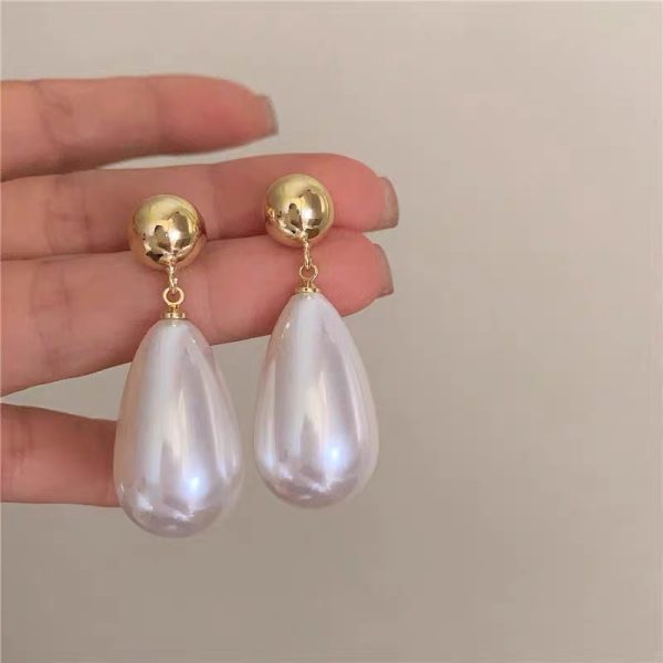 New retro Hong Kong style temperament water drop pearl simple earrings atmospheric French versatile earrings