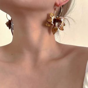Niche design sense gardenia white coffee French vintage flower earrings Niche exaggerated petal temperament earrings