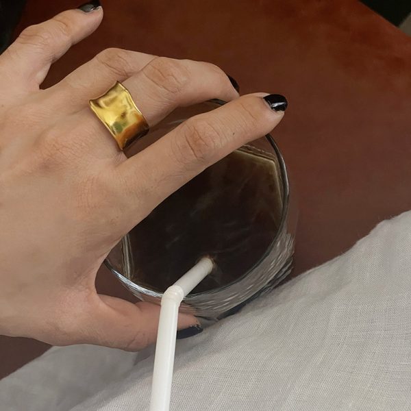 Vintage simple wide ring women's minimalist fashion personality versatile matte gold and silver two-tone open index ring ring - Image 3