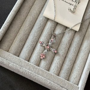 Sweet cool wind hot girl cross necklace women's heavy industry set with diamonds gothic European American style y2k necklace design collarbone chain