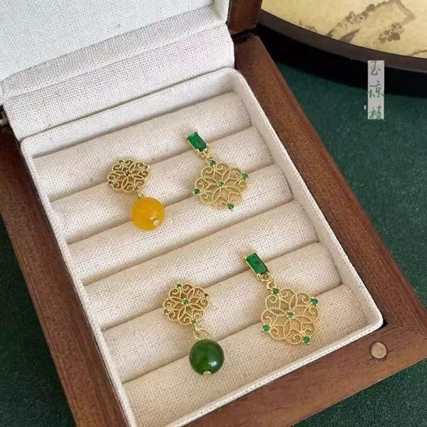 Retro tiger's eye earrings, high-end sense of uniqueness and exquisite hollow earrings, autumn and winter new Chinese style asymmetrical earrings