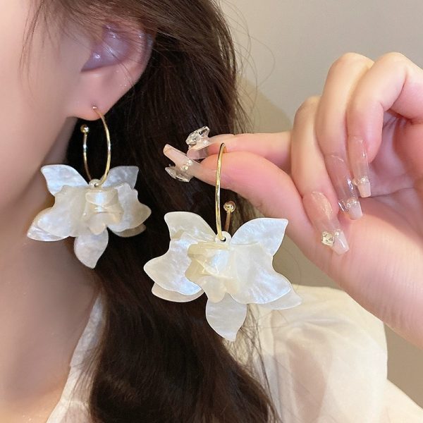 Super fairy French vacation flower earrings women's high-end light luxury temperament earrings niche design fashion earrings