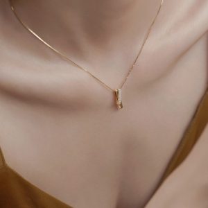 Simple temperament, geometric line necklace, women's niche design, high-end sense of luxury, new clavicle chain pendant wholesale