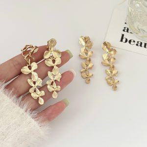 Lilac flower earrings, retro temperament, exaggerated golden leaves, no ear holes, earrings, mosquito coils, disc ear clips, vintage style