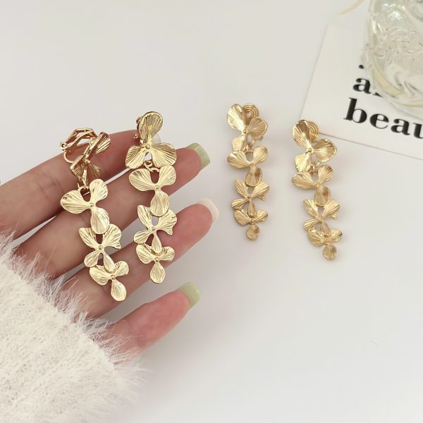 Lilac flower earrings, retro temperament, exaggerated golden leaves, no ear holes, earrings, mosquito coils, disc ear clips, vintage style - Image 4