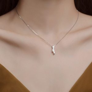 Simple temperament, geometric line necklace, women's niche design, high-end sense of luxury, new clavicle chain pendant wholesale