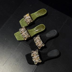 Sheepskin version ~ French temperament rhinestone high-end sense of one-line sandals for women to wear in summer with versatile block heel sandals