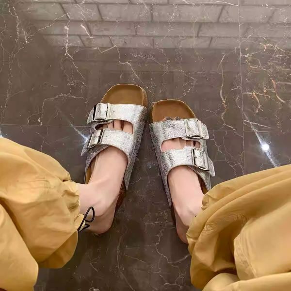 The sheepskin version of the grape mother is the same lazy person who kicks on the double-breasted beach thick-soled slippers Birkenstock slippers and girls wear them outside in summer - Image 2