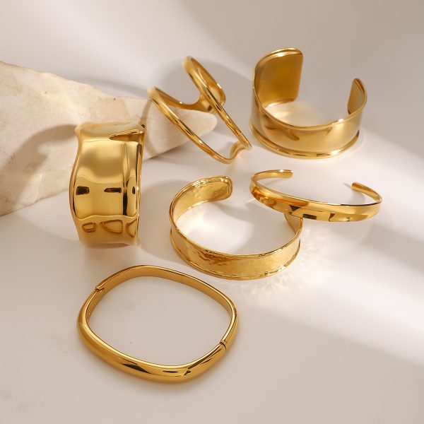 Jieding European and American stainless steel exaggerated gold bracelet high-quality open bracelet titanium steel hand jewelry cross-border bracelet - Image 3