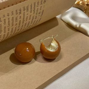 Retro coffee color round temperament premium earrings women's autumn and winter French buckle premium sense 2022 new trendy earrings
