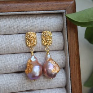 Design new French vintage earrings natural aurora purple large baroque freshwater pearls