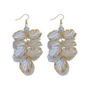 Petal tassel pearl earrings 2025 new explosive versatile light luxury earrings earhooks French temperament earrings for women