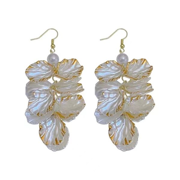 Petal tassel pearl earrings 2025 new explosive versatile light luxury earrings earhooks French temperament earrings for women - Image 5