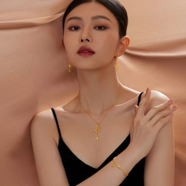 Crushed ice double-layer gourd necklace female niche design, light luxury, high-end golden color flashing exquisite clavicle chain woman - Image 4