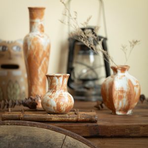Jingdezhen new Chinese ceramic small vase, living room, home decoration, flowers, red and white porcelain, handmade flower arrangement, tea table ornaments