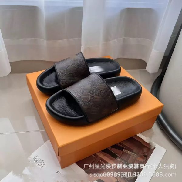 Foreign trade L home new letter embossed slippers men's 2024 spring and summer flat-bottomed top layer cowhide versatile slippers women - Image 2