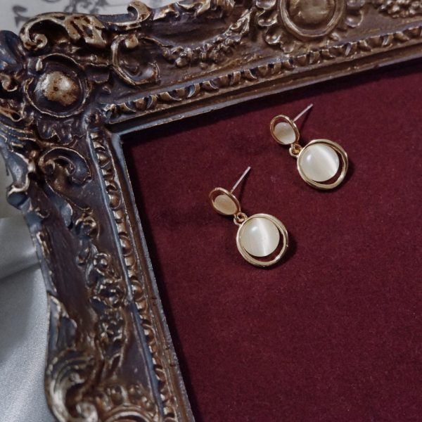"French Town" gentle and simple, court retro cat-eye earrings, high-end vintage vintage earrings, ear clips - Image 3