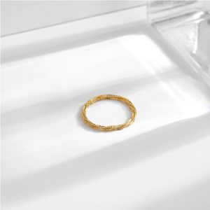 Fashion plain circle simple sparkling titanium steel ring, women's light luxury niche accessories, Korean version of jewelry