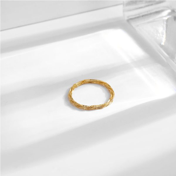 Fashion plain circle simple sparkling titanium steel ring, women's light luxury niche accessories, Korean version of jewelry - Image 4