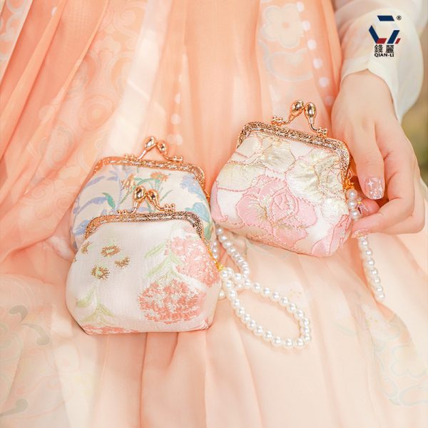 [Qian Li] new Chinese style brocade mouth gold bag coin wallet women's hand pearl mouth gold bag finished product wholesale