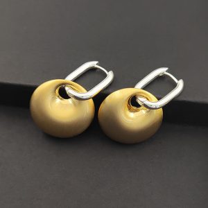 European and American personalized fashion geometric metal brushed earrings, a two-wear retro Hong Kong style simple design earrings
