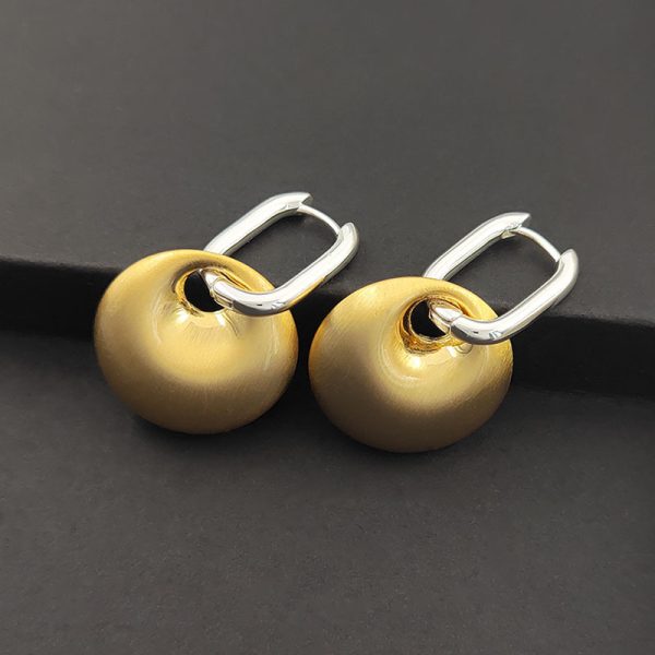 European and American personalized fashion geometric metal brushed earrings, a two-wear retro Hong Kong style simple design earrings - Image 4