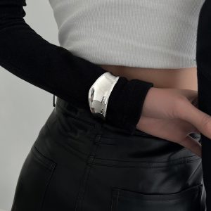 Silver glossy irregular curved bracelet women's ins cold wind high-end sense bracelet fashion temperament hand ornament autumn and winter