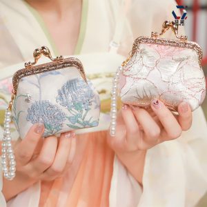 [Qian Li] new Chinese style brocade mouth gold bag coin wallet women's hand pearl mouth gold bag finished product wholesale