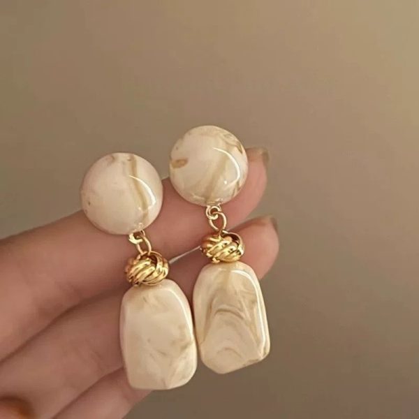 French retro irregular blended geometric earrings female niche design earrings temperament light luxury high-end earrings - Image 3
