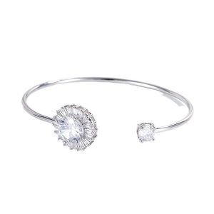 European and American hot-selling small daisy flower zircon bracelet snowflake bracelet female design sense niche sense of luxury original light luxury