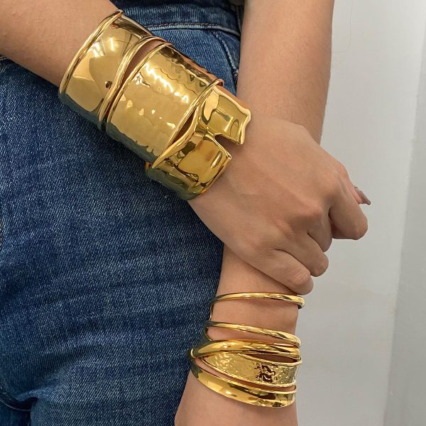Jieding European and American stainless steel exaggerated gold bracelet high-quality open bracelet titanium steel hand jewelry cross-border bracelet