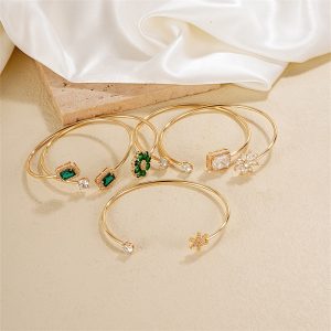 European and American hot-selling small daisy flower zircon bracelet snowflake bracelet female design sense niche sense of luxury original light luxury