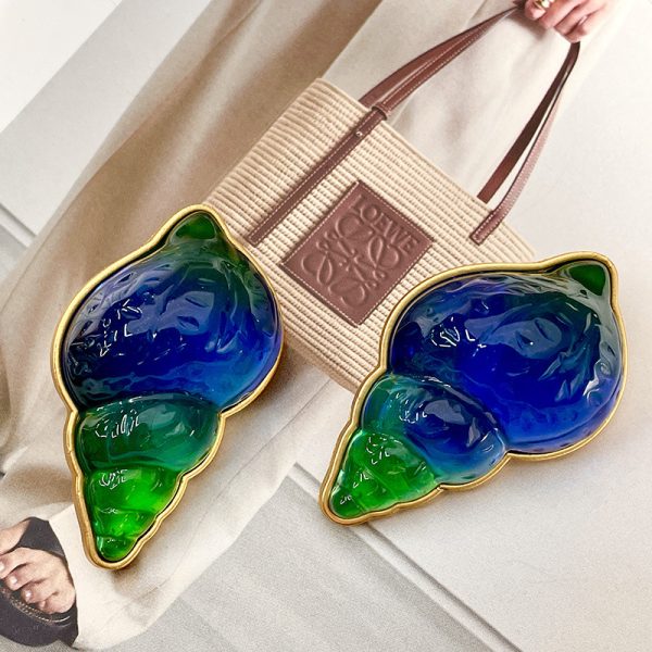 French high-end vintage second-hand jelly glass conch earrings heavy industry temperament gradient retro stud earrings