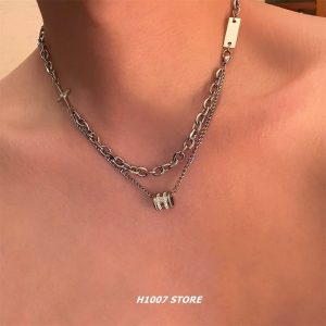 The new double-layered diamond-encrusted beaded titanium steel necklace men's hip-hop trendy high-end collarbone chain is a versatile decoration