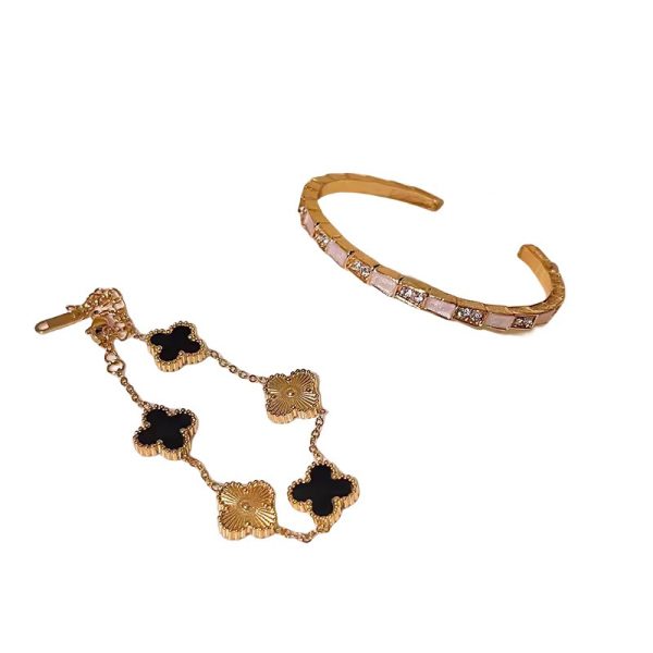 Black gold four-leaf clover bracelet women's light luxury niche delicate snake sparkling diamond flower bracelet luxury sense 2024 new style - Image 5