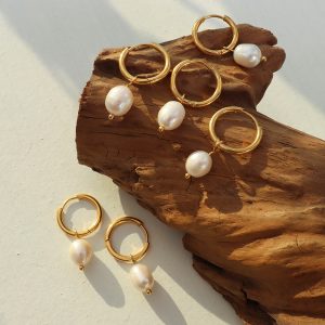 French vintage earrings freshwater pearl hoop earrings titanium steel 18K gold plated jewelry ins cold wind