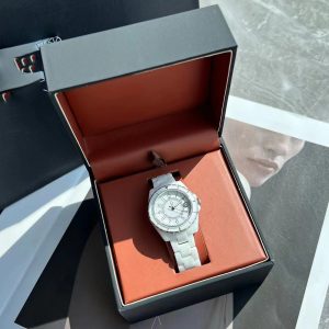 Popular watches: Nordic light luxury, minimalist women's quartz watches, high-end slim steel bands, business quartz watches, wear-resistant