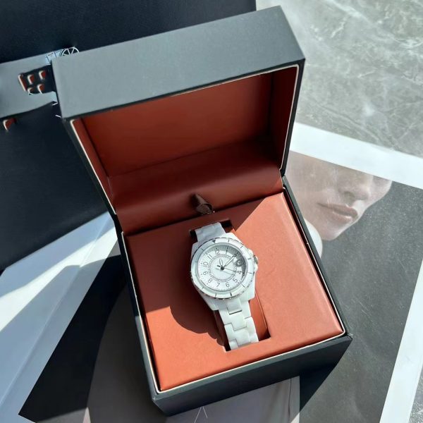 Popular watches: Nordic light luxury, minimalist women's quartz watches, high-end slim steel bands, business quartz watches, wear-resistant - Image 2